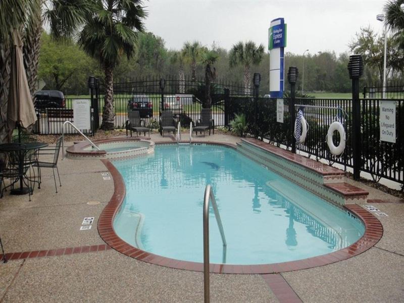 Holiday Inn Express Hotel & Suites Houston North Intercontinental By Ihg Exterior foto