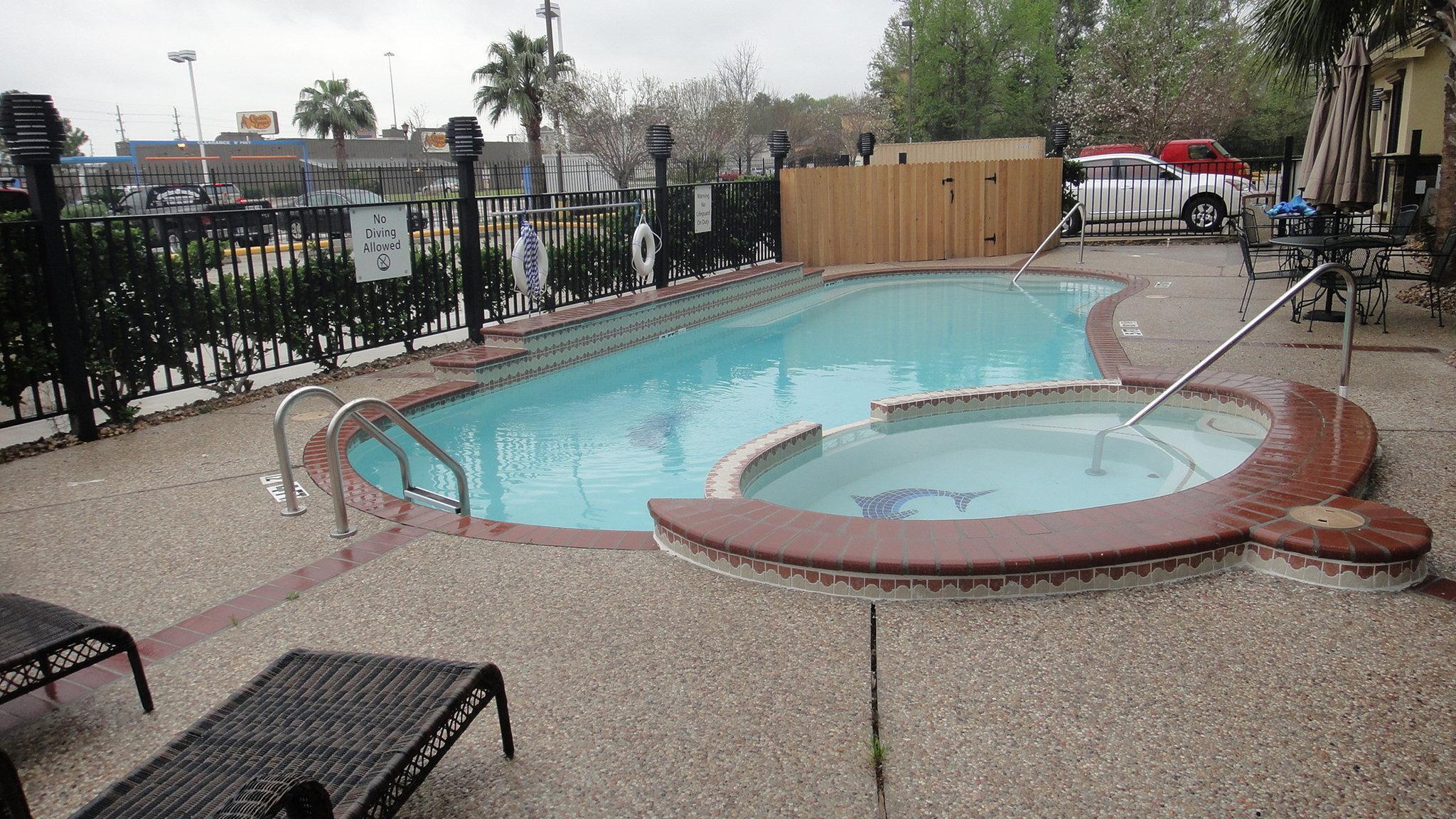 Holiday Inn Express Hotel & Suites Houston North Intercontinental By Ihg Exterior foto