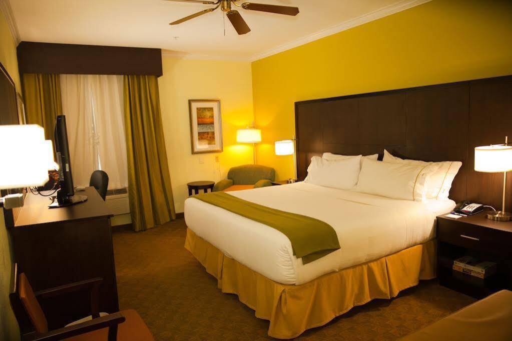 Holiday Inn Express Hotel & Suites Houston North Intercontinental By Ihg Exterior foto